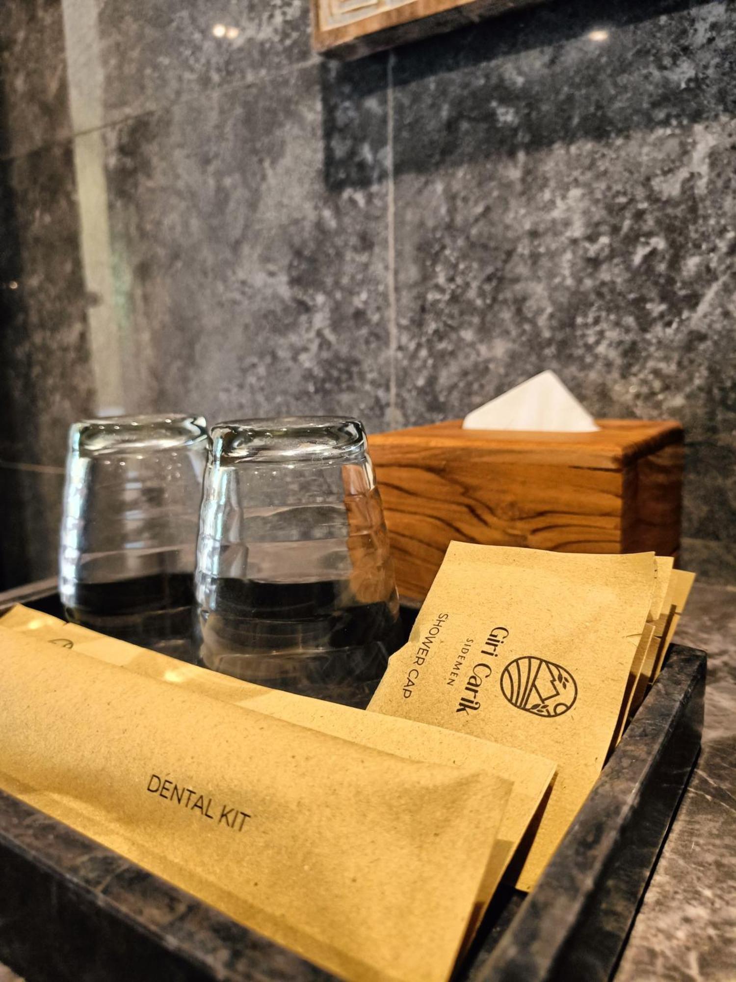 Giri Carik Hotel Сидемен Екстериор снимка
